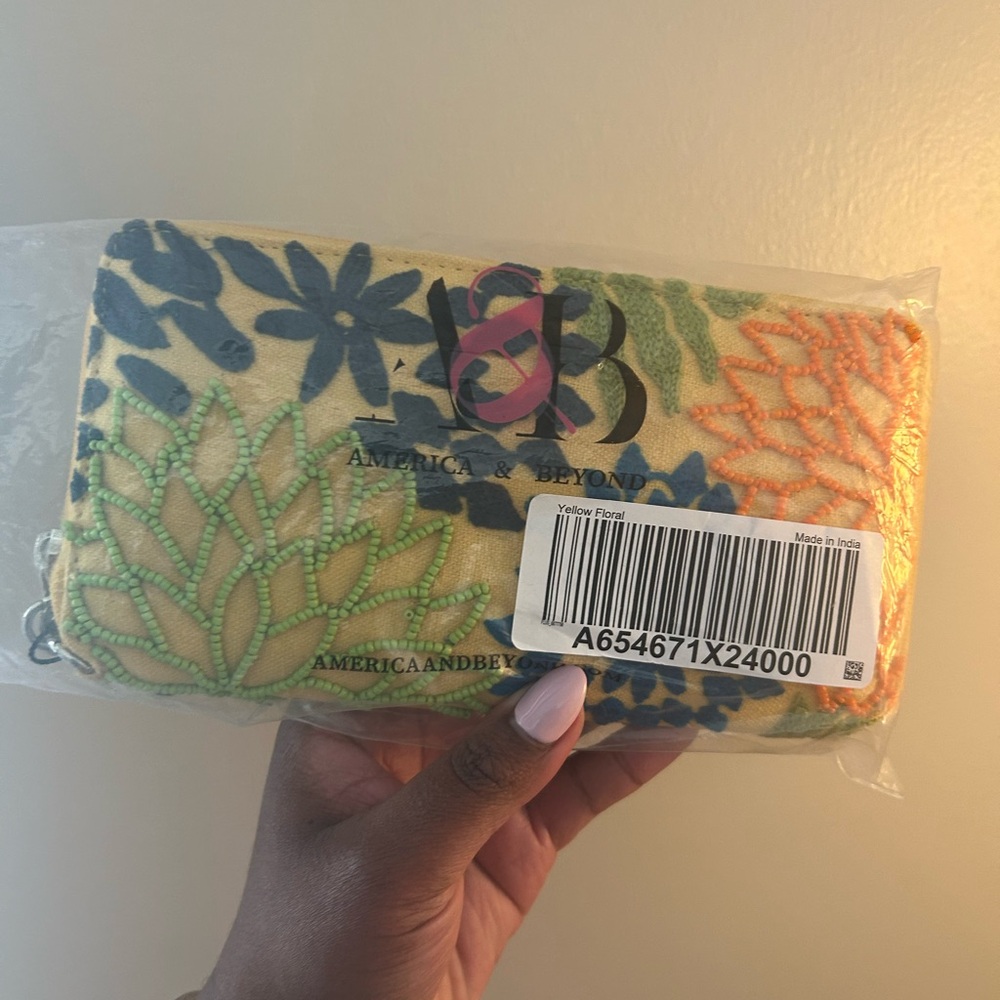 Floral Patterned Wallet - Picture 2 of 6